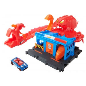 Ігровий набір Hot Wheels "Поліцейський порятунок від скорпіона" серії "Небезпечні створіння" (HDR32)