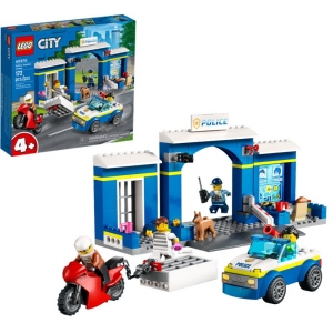 Конструктор LEGO City Переслідування на поліцейській дільниці (60370)