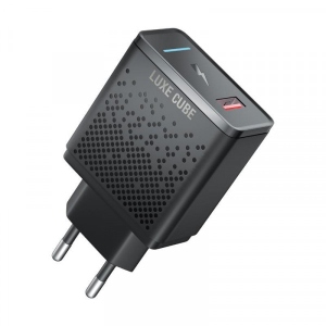 Мережевий зарядний пристрій Luxe Cube 1USB 18W QC 3.0 Black (8889998899009)