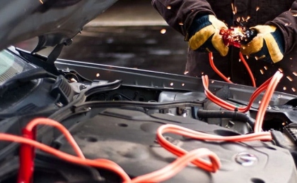 Як прикурити автомобіль за допомогою дротів