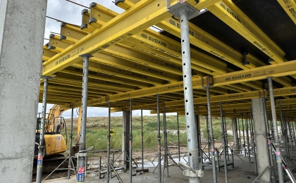 Горизонтальна опалубка для перекриттів: як забезпечити точність і стабільність бетонування