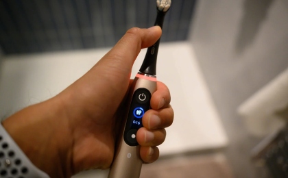 Ефект плацебо за $200: чи справді «розумна» щітка чистить краще за ваші руки