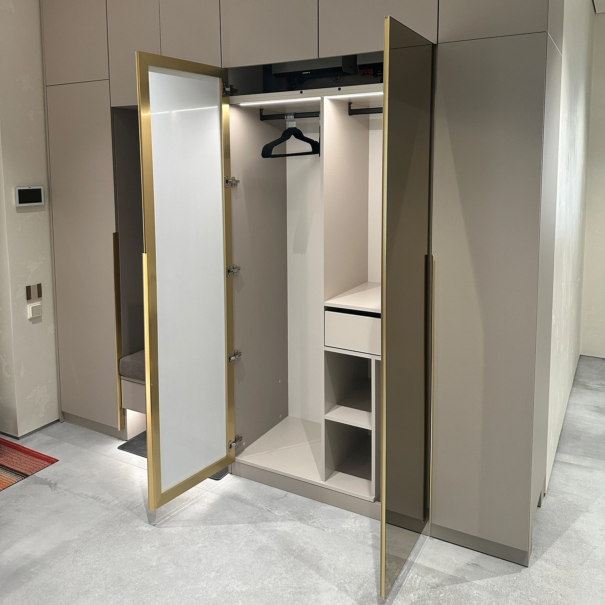 Чому фурнітура не менш важлива за матеріали фасадів і корпусу